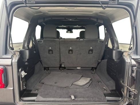 Used 2024 Jeep Wrangler Unlimited Rubicon image 17