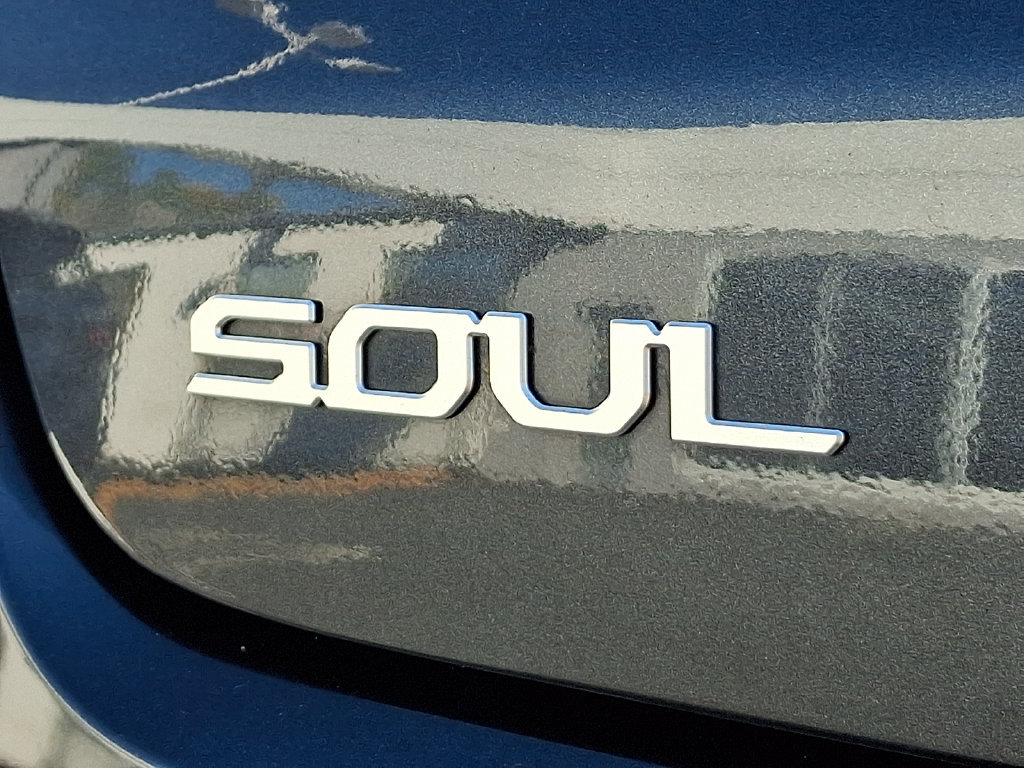 Used 2023 Kia Soul LX FWD image 29