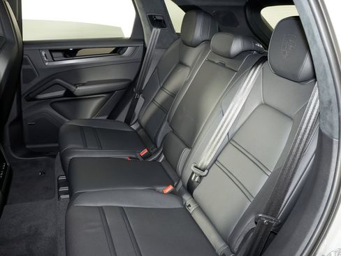 New 2026 Porsche Cayenne GTS AWD/4WD image 37