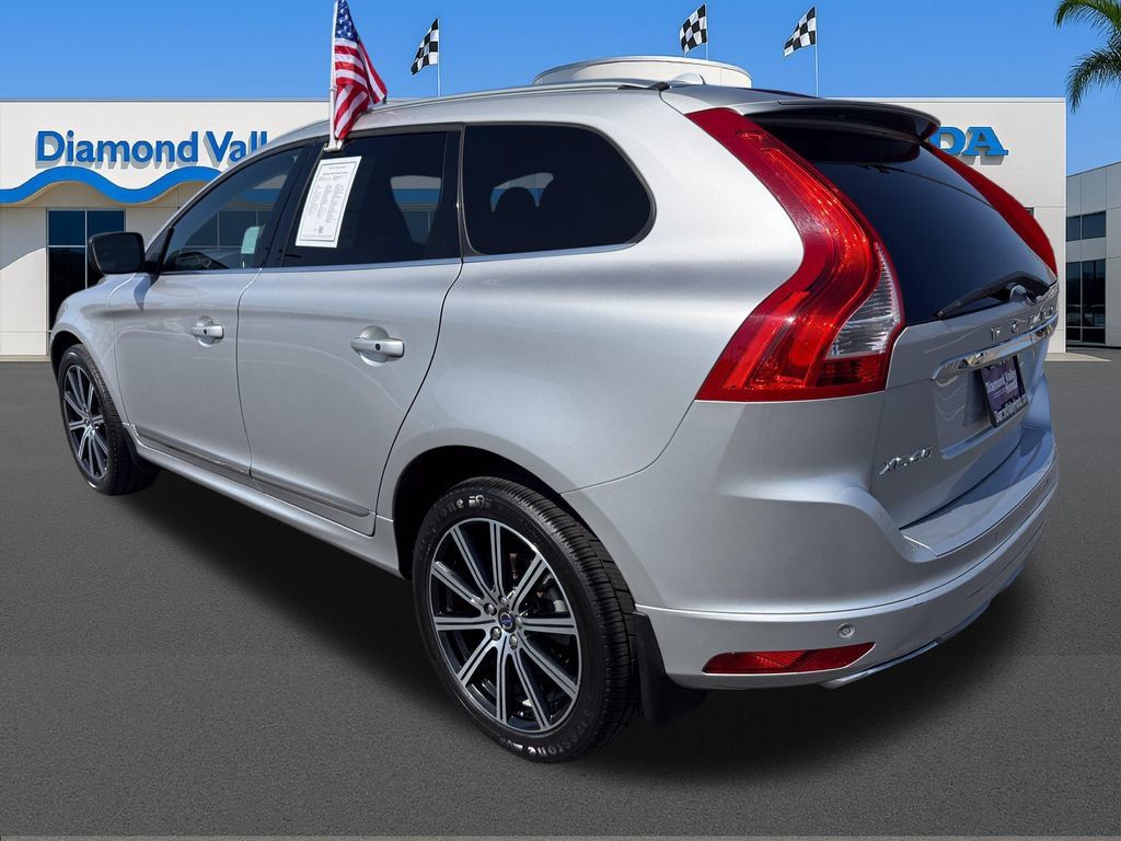 Used 2016 Volvo XC60 T5 Premier w/ Proximity Package FWD image 4