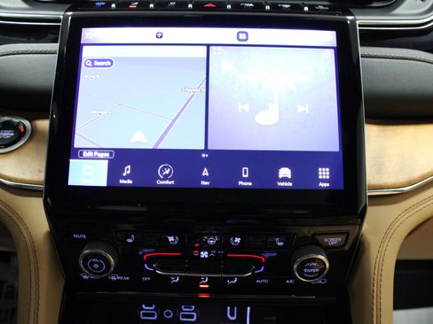 Used 2024 Jeep Grand Cherokee Summit image 21