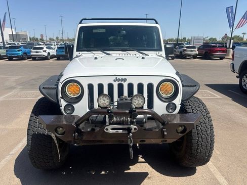Used 2015 Jeep Wrangler Unlimited Rubicon w/ Connectivity Group AWD/4WD image 10