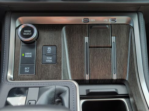 Used 2025 Lexus GX 550 w/ Cold Area Package image 20