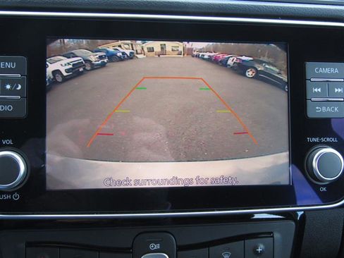 Used 2022 Nissan Leaf SV image 18