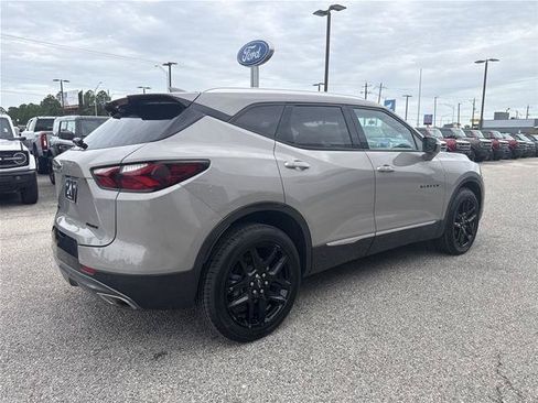 Used 2022 Chevrolet Blazer Premier FWD image 3