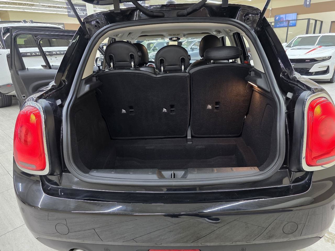 Used 2018 MINI Cooper 4-Door Hardtop w/ Signature Line Package FWD image 11