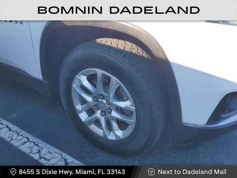Used 2021 Chevrolet Traverse LT image 13