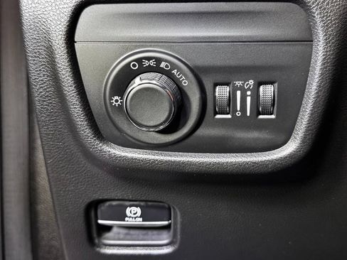 Used 2024 Jeep Grand Cherokee L Laredo AWD/4WD image 24