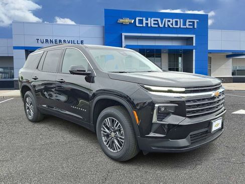 New 2026 Chevrolet Traverse LT FWD image 2