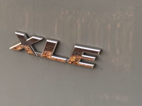 Used 2021 Toyota RAV4 XLE FWD image 11