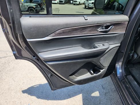 Used 2025 Jeep Grand Cherokee L Limited w/ Luxury Tech Group II AWD/4WD image 28