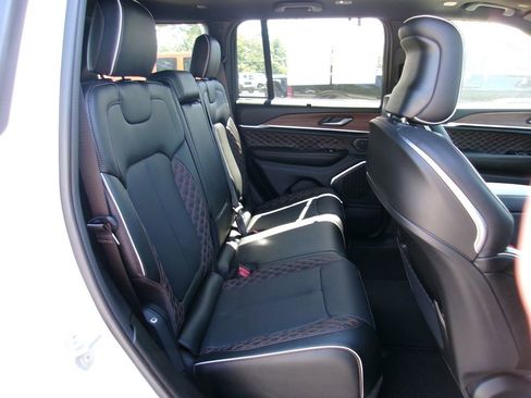 Used 2024 Jeep Grand Cherokee Summit w/ Luxury Tech Group V AWD/4WD image 10