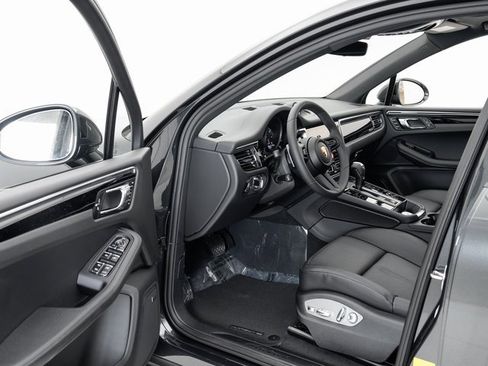 New 2025 Porsche Macan image 6