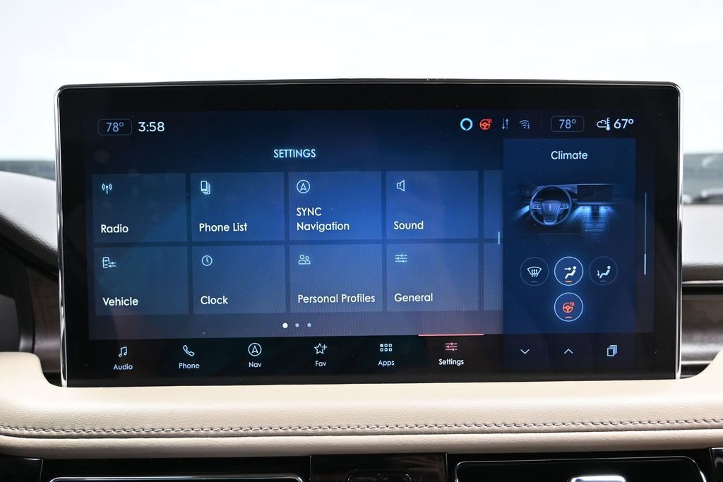 Used 2022 Lincoln Nautilus Reserve w/ Equipment Group 201A FWD image 38