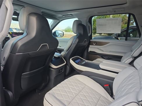 New 2026 Lincoln Navigator L Black Label AWD/4WD image 14