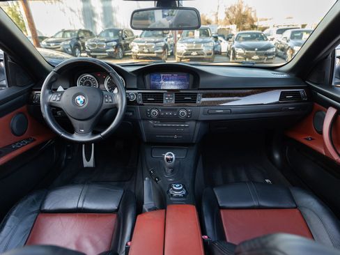 Used 2013 BMW M3 Convertible image 2