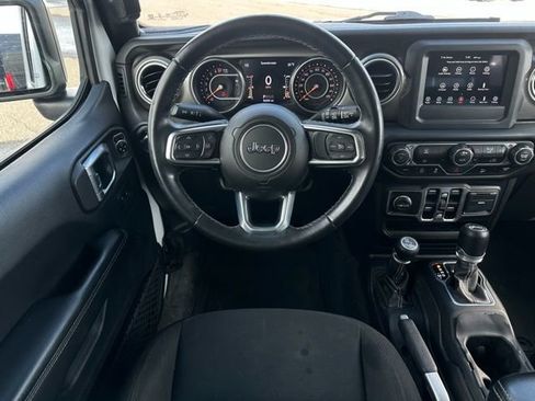 Used 2018 Jeep Wrangler Unlimited Sahara image 12