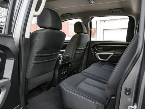 Used 2017 Nissan Titan SV image 33