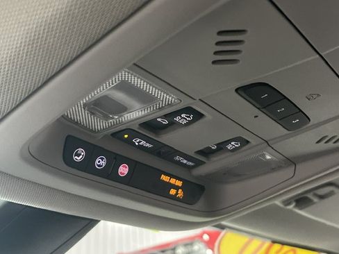 Certified 2020 GMC Acadia SLT w/ Premium Package AWD/4WD image 16