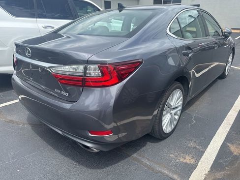 Used 2018 Lexus ES 350 w/ Luxury Package w/Wood Trim FWD image 3