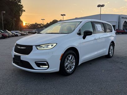 Used 2024 Chrysler Pacifica Touring-L