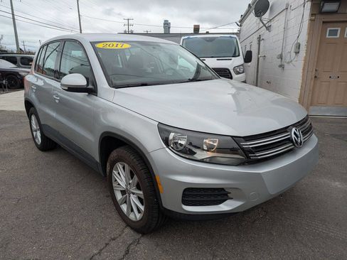 Used 2017 Volkswagen Tiguan Limited w/ Alloy Wheels Package image 1