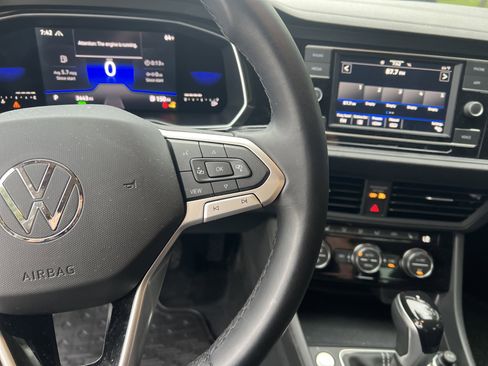 Used 2022 Volkswagen Jetta SE FWD image 18