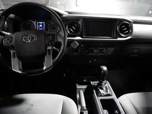 Used 2019 Toyota Tacoma SR5 AWD/4WD image 14