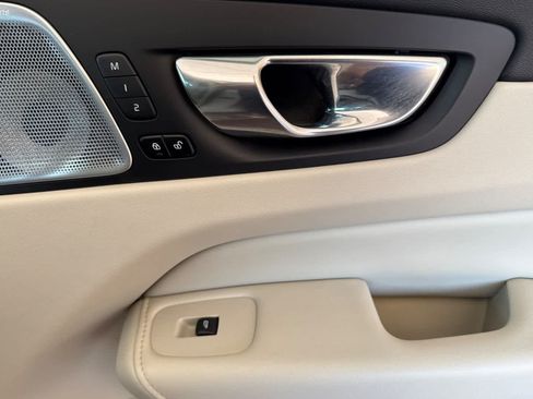 Used 2022 Volvo XC60 B5 Inscription w/ Advanced Package FWD image 19