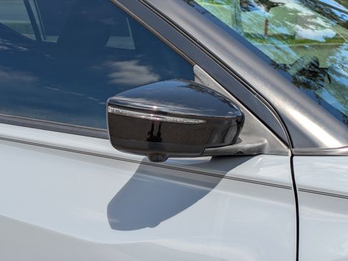 Certified 2021 Nissan Kicks SR FWD image 12