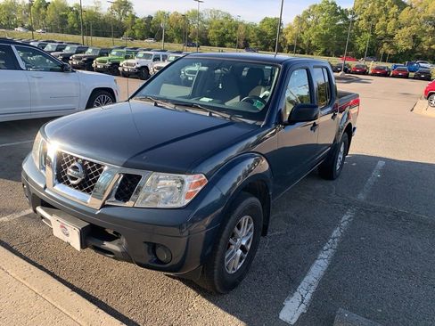 Used 2019 Nissan Frontier SV image 1