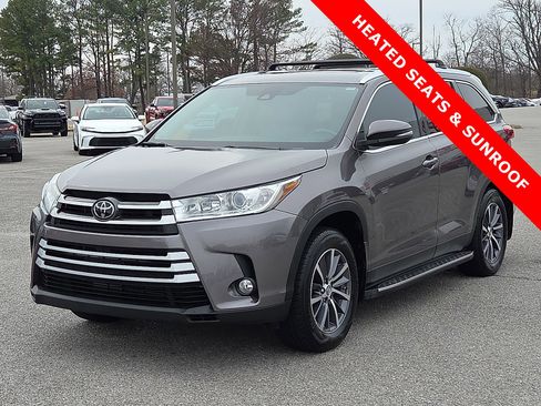 Used 2019 Toyota Highlander XLE image 2