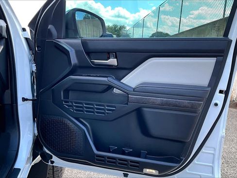 Used 2025 Toyota Tacoma Limited AWD/4WD image 23