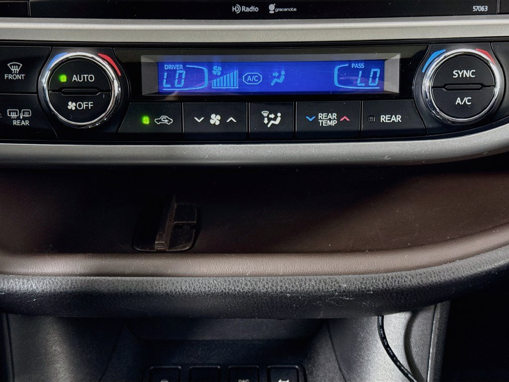 Used 2015 Toyota Highlander XLE AWD/4WD image 17