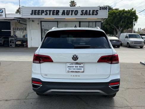Used 2023 Volkswagen Taos SE FWD image 6