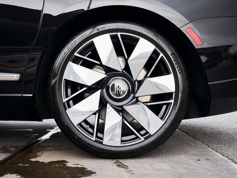 Used 2026 Rolls-Royce Cullinan Base image 20