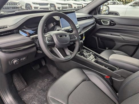 New 2026 Jeep Compass Latitude image 13