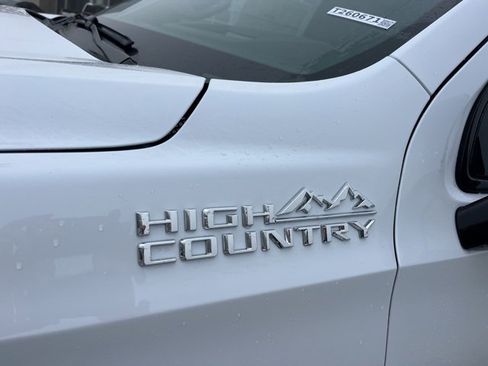 New 2026 Chevrolet Suburban High Country image 3