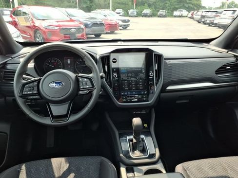 Used 2025 Subaru Forester Premium AWD/4WD image 9