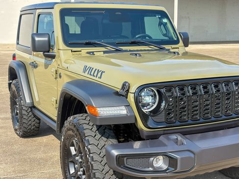 Used 2025 Jeep Wrangler Sport AWD/4WD image 3