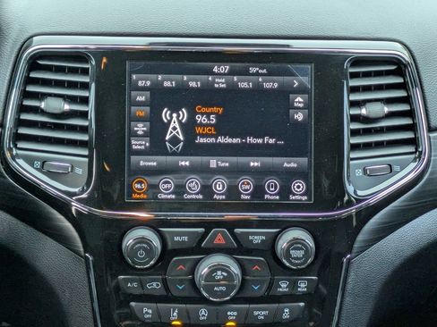 Used 2021 Jeep Grand Cherokee Laredo X image 19