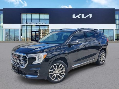 Used 2024 GMC Terrain Denali w/ Denali Premium Package AWD/4WD image 1