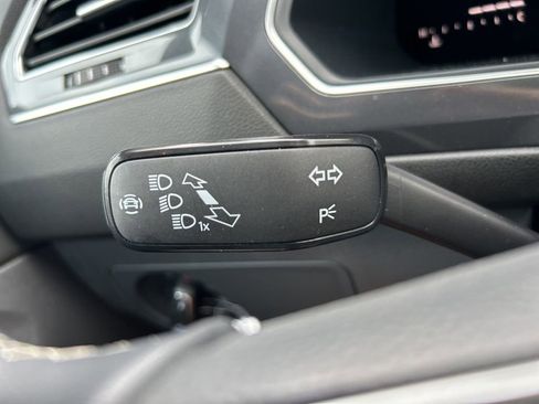 Used 2023 Volkswagen Tiguan SE image 28