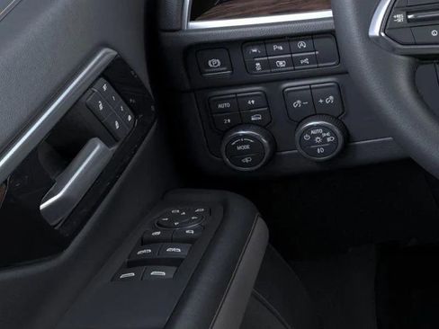 New 2025 Chevrolet Suburban Premier image 23