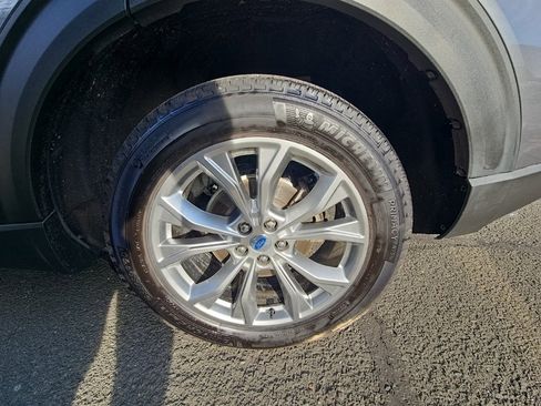 Used 2022 Ford Explorer XLT w/ Equipment Group 202A image 19