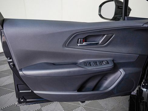 Used 2025 Toyota Prius Plug-In Hybrid image 23