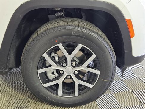 New 2025 Jeep Grand Cherokee Limited image 18