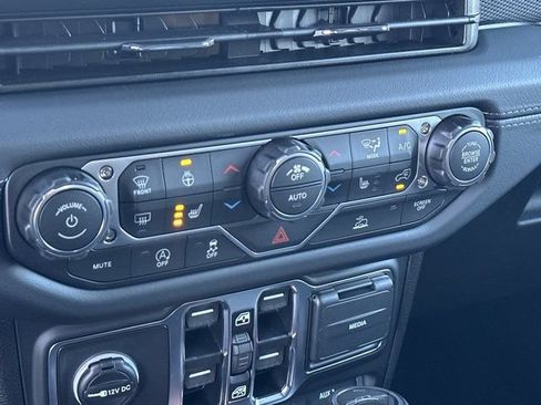New 2026 Jeep Gladiator Rubicon w/ Technology Group AWD/4WD image 26