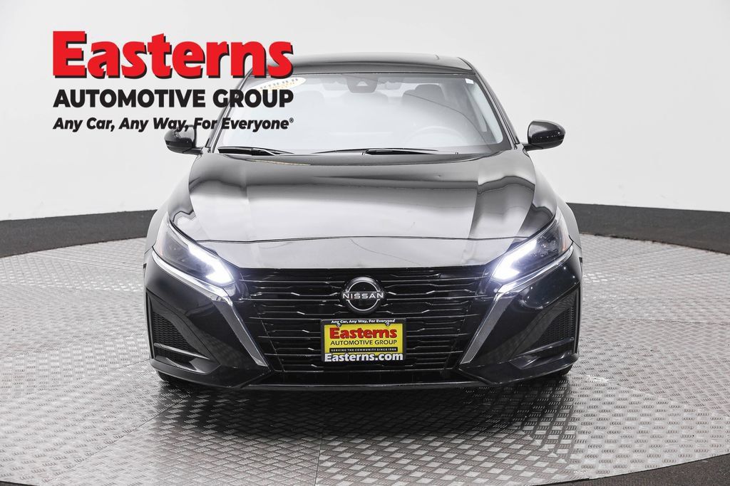 Used 2024 Nissan Altima 2.5 SV w/ SV Premium Package FWD image 2