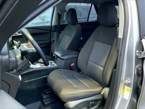 Used 2022 Ford Explorer XLT image 7